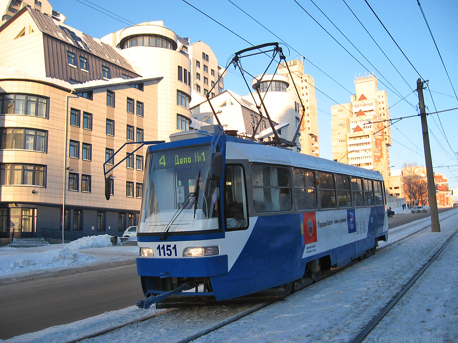 Трамвай 4 барнаул. Трамвай Барнаул. Трамвай Барнаул зима. Барнаул трамвай 1151.